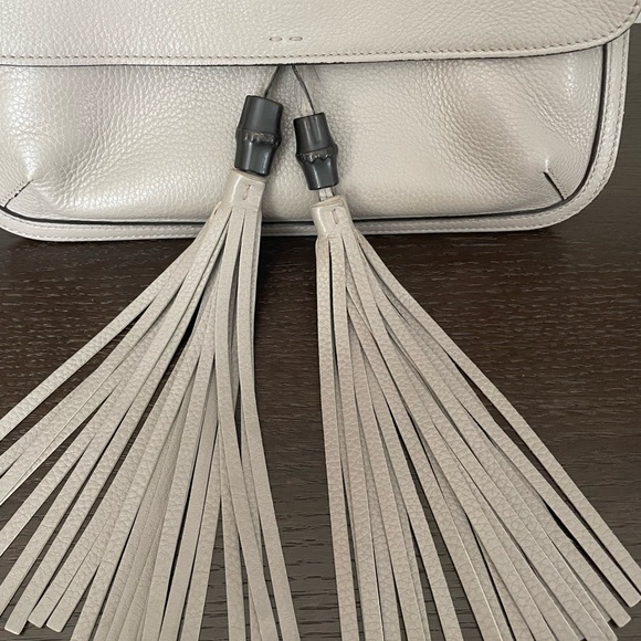 Authentic GUCCI Tasseled Lady Bamboo grey leather single flap crossbody bag. - Picture 3 of 16